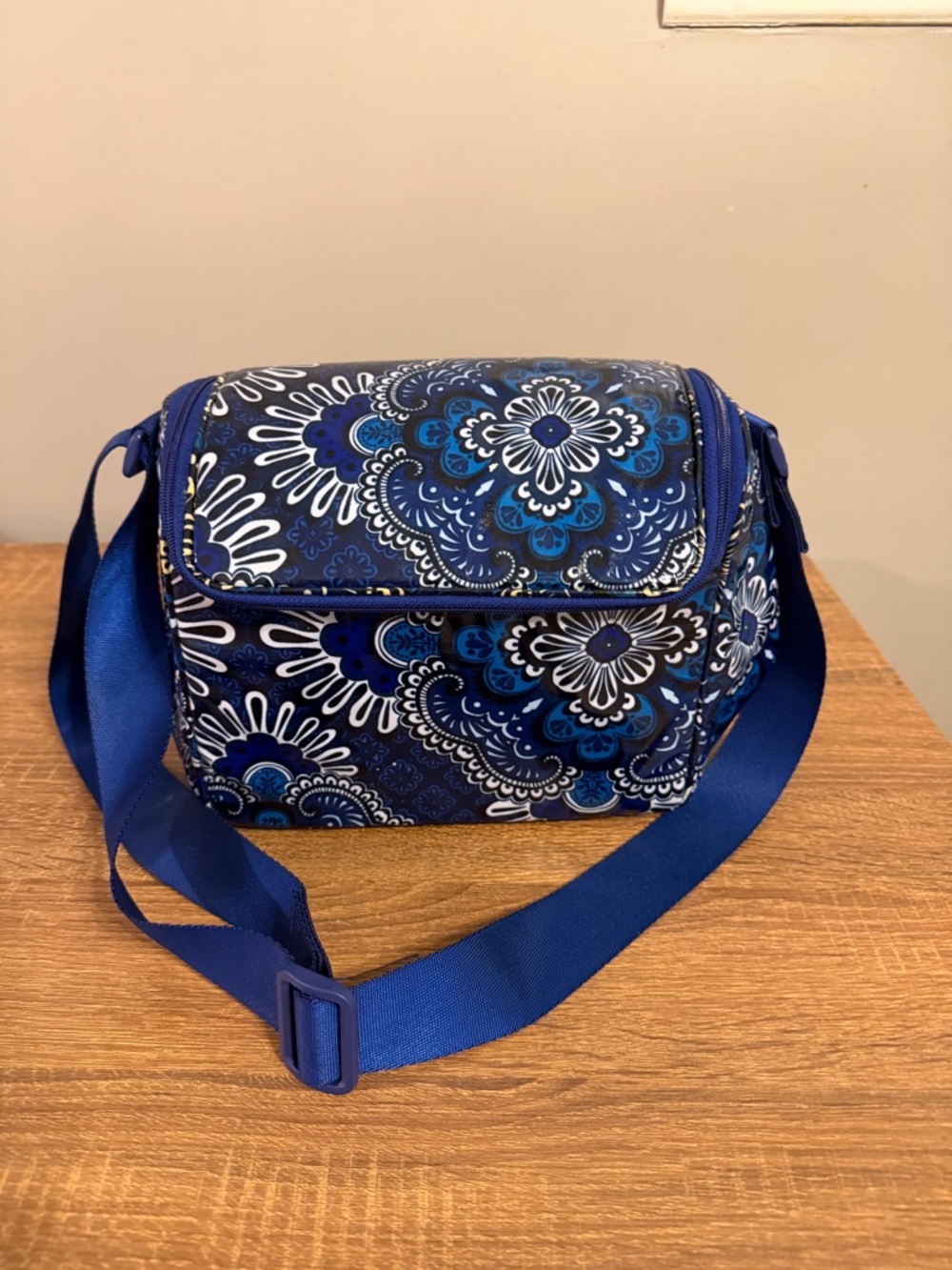 Vera Bradley Rare Retired Blue Paisley Lunch Box Stay Cooler